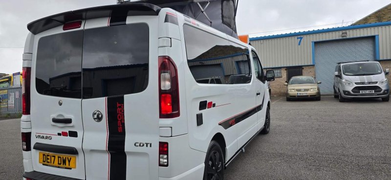 VAUXHALL VIVARO