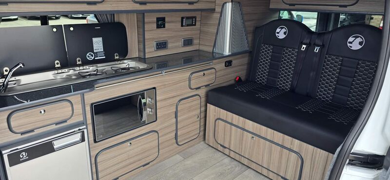 VAUXHALL VIVARO