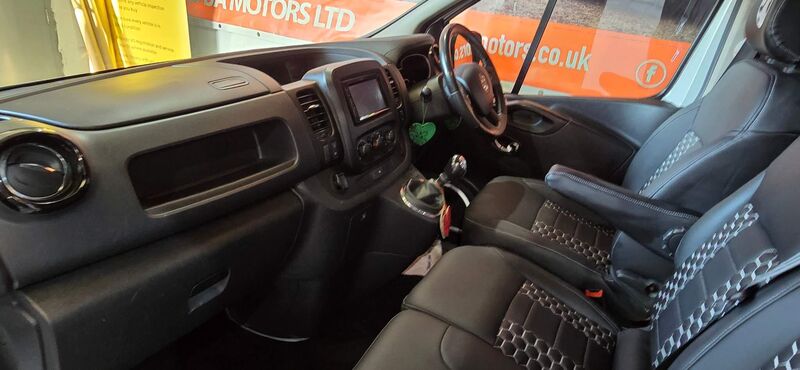 VAUXHALL VIVARO