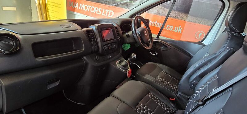 VAUXHALL VIVARO