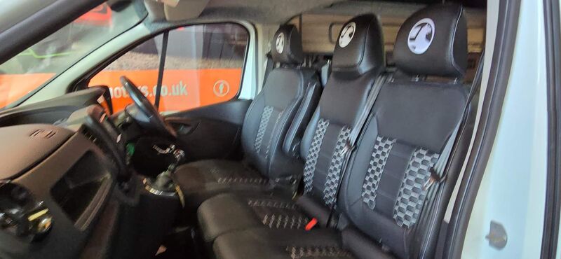 VAUXHALL VIVARO