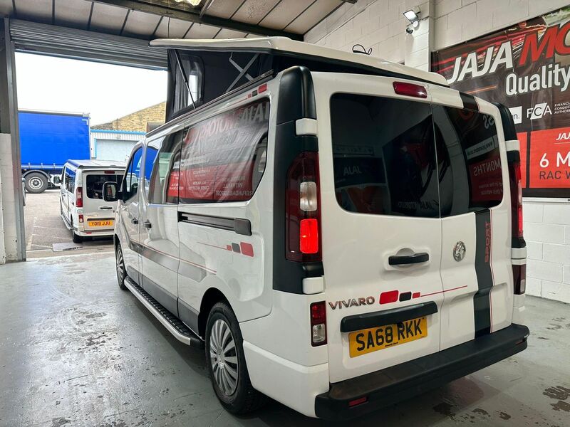 VAUXHALL VIVARO