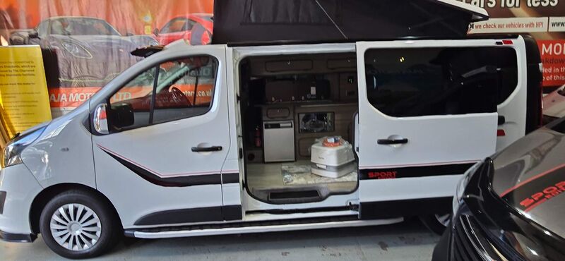 VAUXHALL VIVARO
