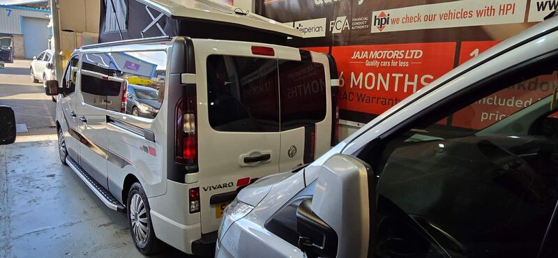 VAUXHALL VIVARO