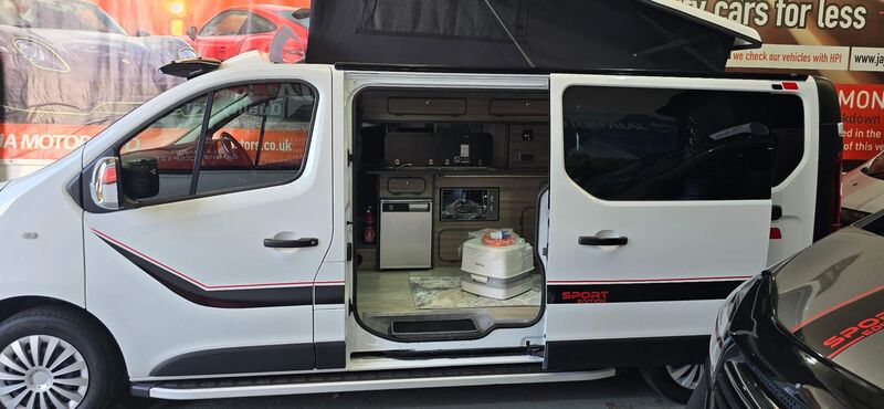 VAUXHALL VIVARO