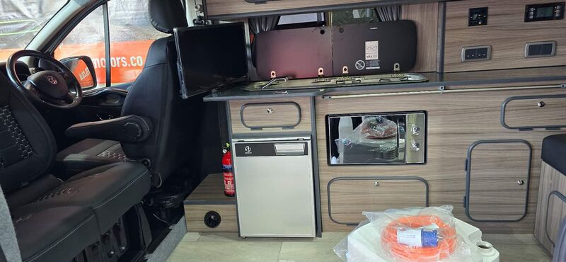 VAUXHALL VIVARO