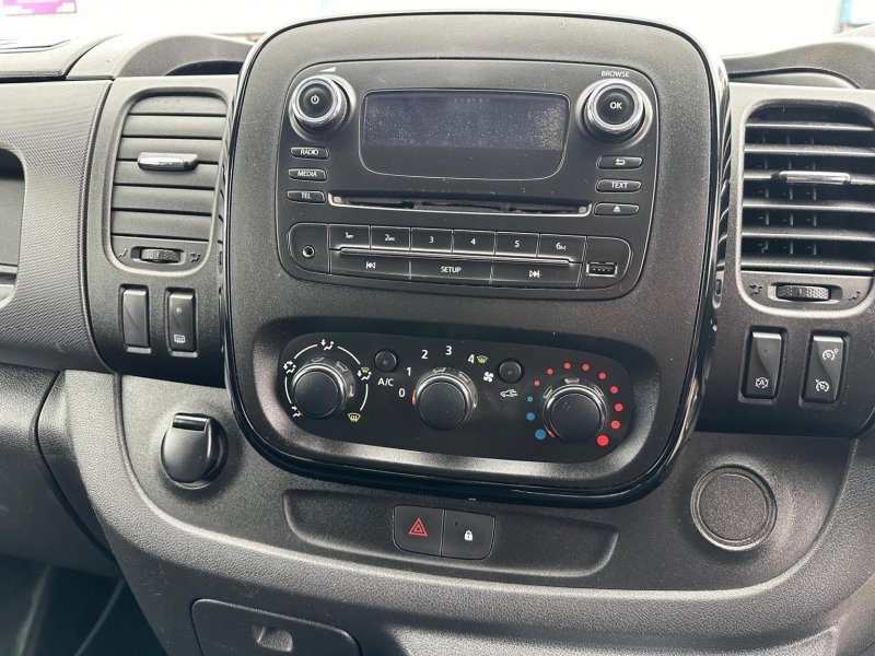 VAUXHALL VIVARO