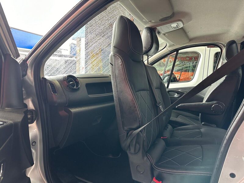 VAUXHALL VIVARO