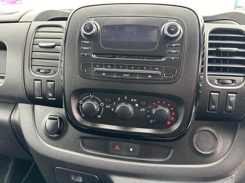 VAUXHALL VIVARO