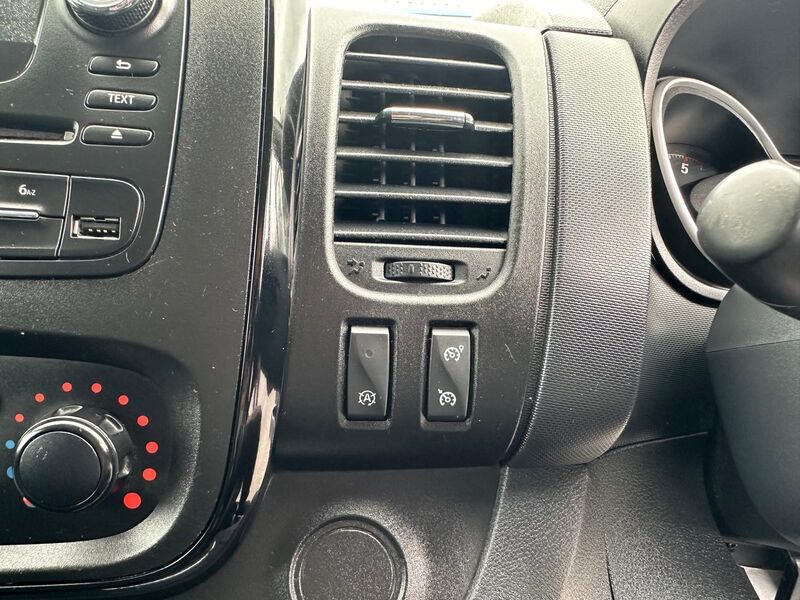 VAUXHALL VIVARO