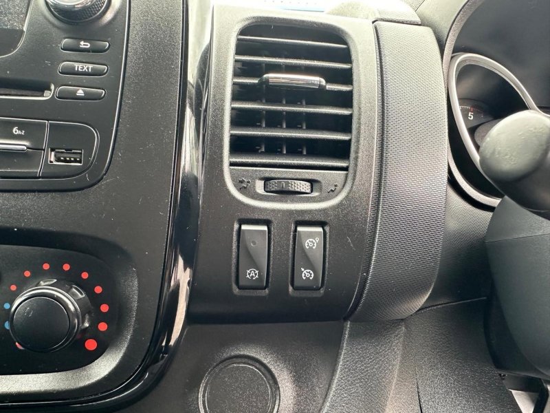 VAUXHALL VIVARO