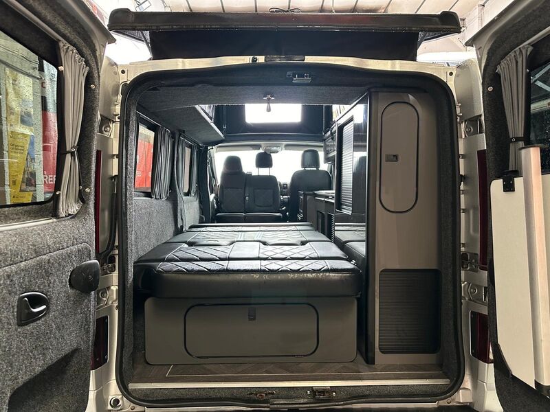 VAUXHALL VIVARO
