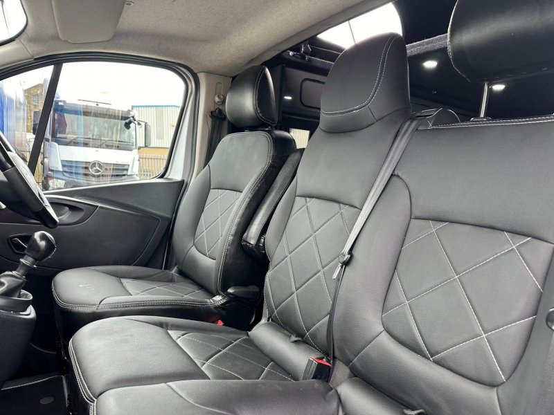 VAUXHALL VIVARO