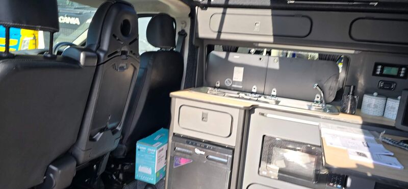 VAUXHALL VIVARO