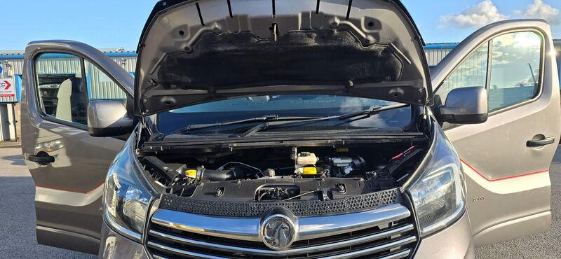 VAUXHALL VIVARO