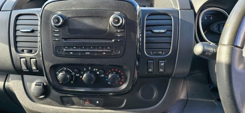 VAUXHALL VIVARO
