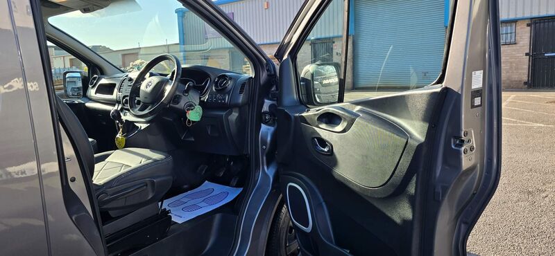 VAUXHALL VIVARO