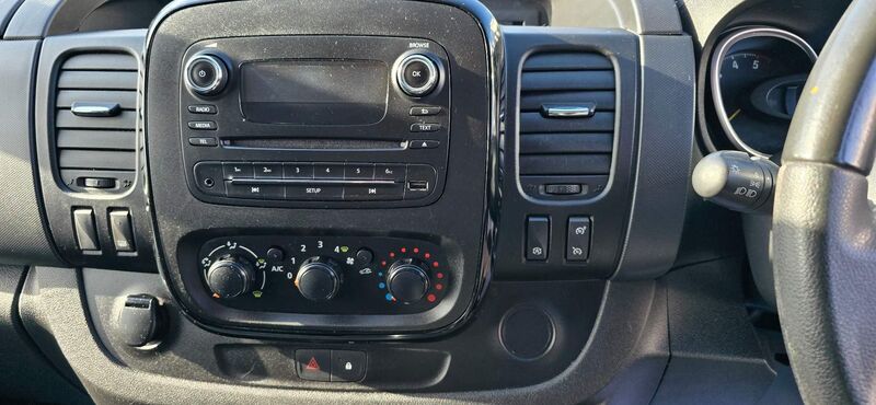 VAUXHALL VIVARO