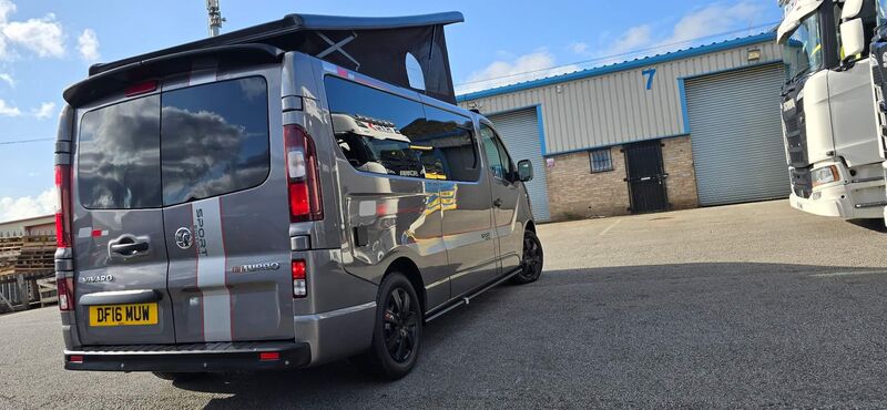 VAUXHALL VIVARO