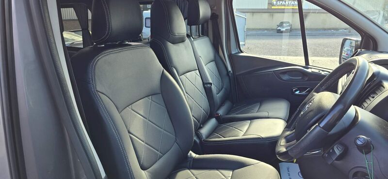 VAUXHALL VIVARO