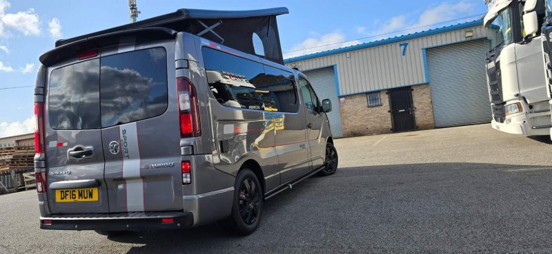VAUXHALL VIVARO