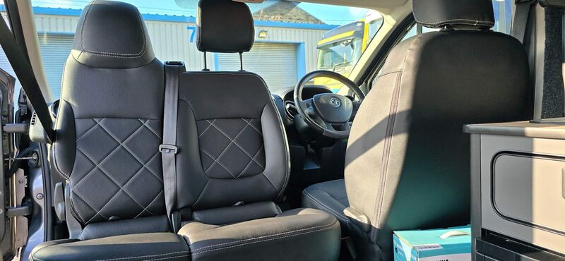 VAUXHALL VIVARO