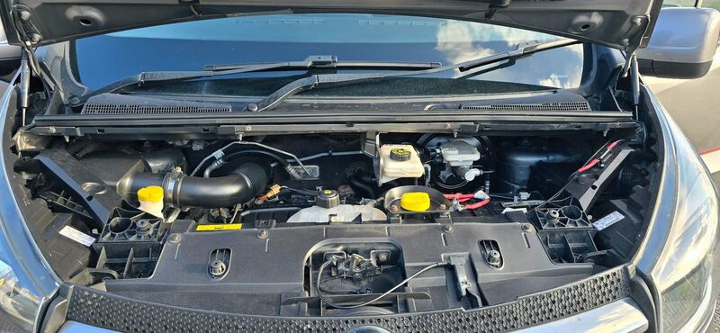 VAUXHALL VIVARO