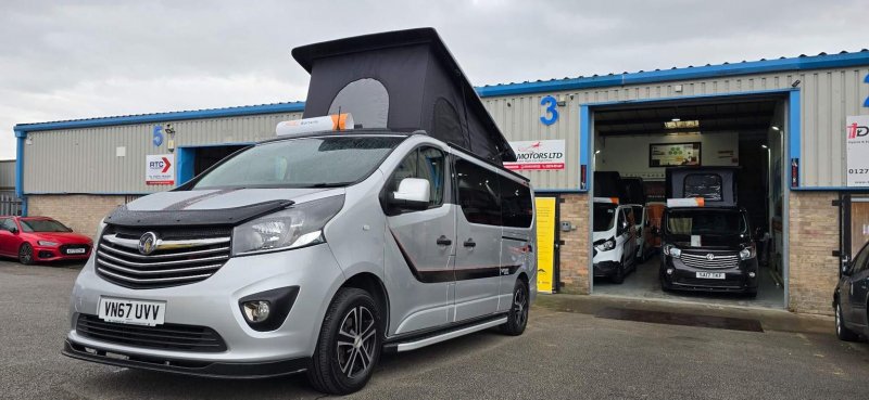 VAUXHALL VIVARO