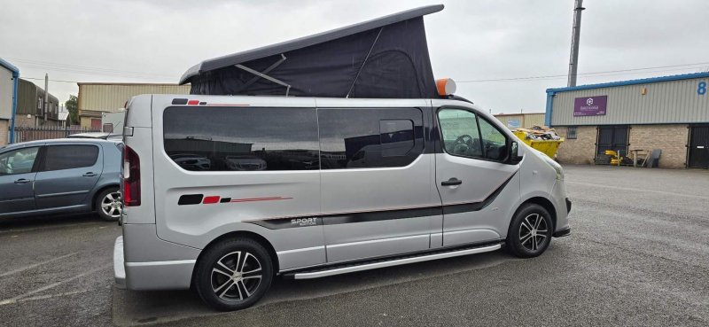 VAUXHALL VIVARO