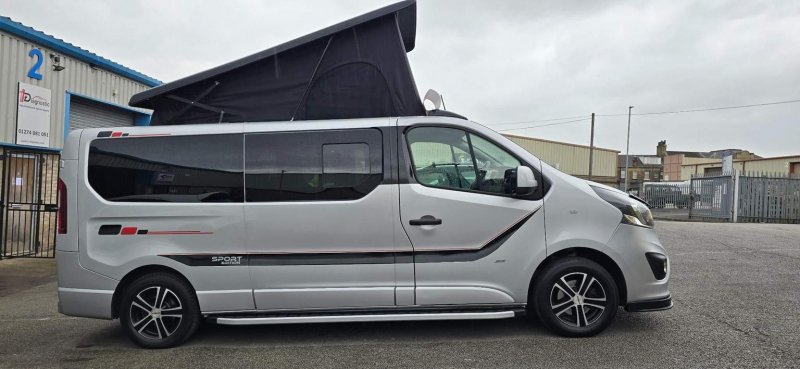 VAUXHALL VIVARO