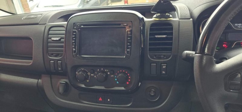 VAUXHALL VIVARO