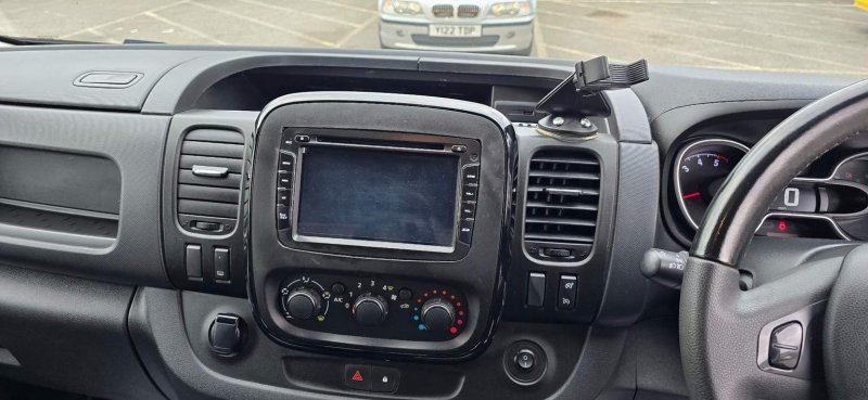 VAUXHALL VIVARO