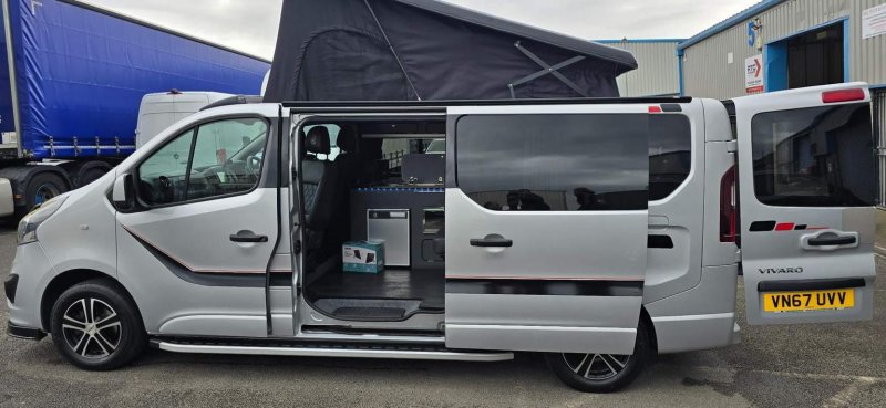 VAUXHALL VIVARO