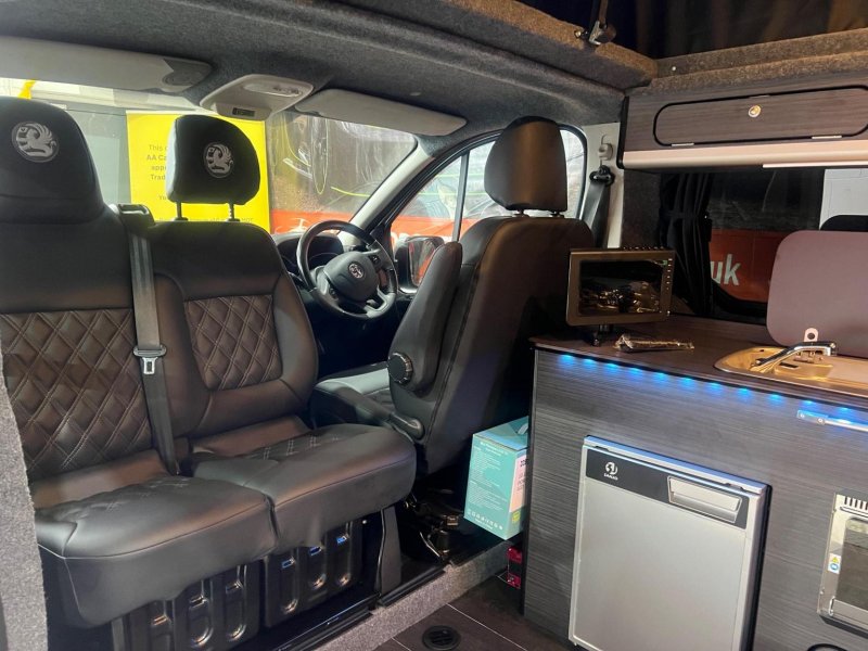 VAUXHALL VIVARO