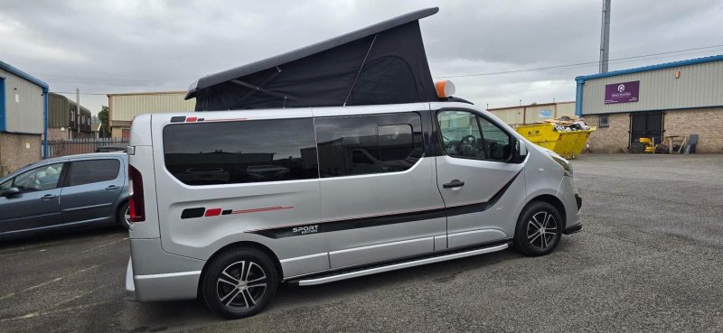 VAUXHALL VIVARO