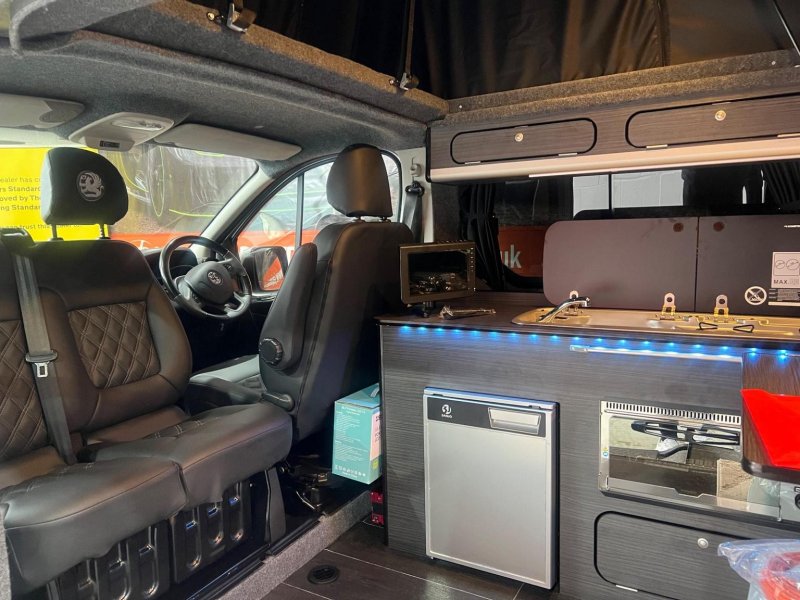 VAUXHALL VIVARO