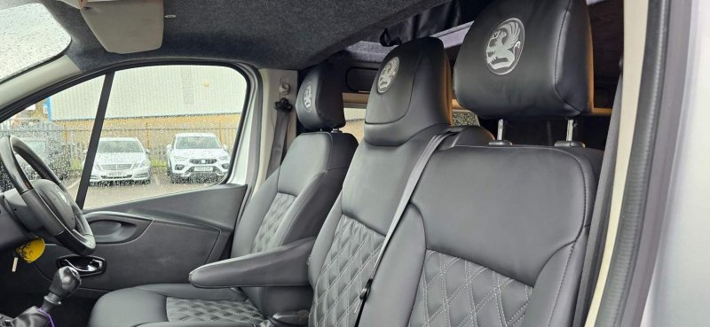 VAUXHALL VIVARO