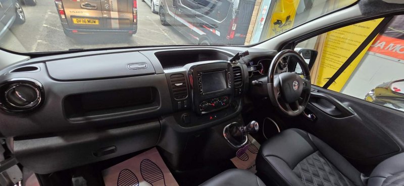 VAUXHALL VIVARO