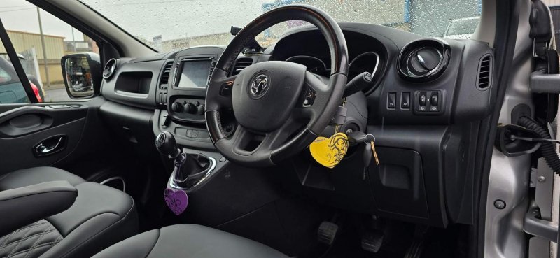 VAUXHALL VIVARO