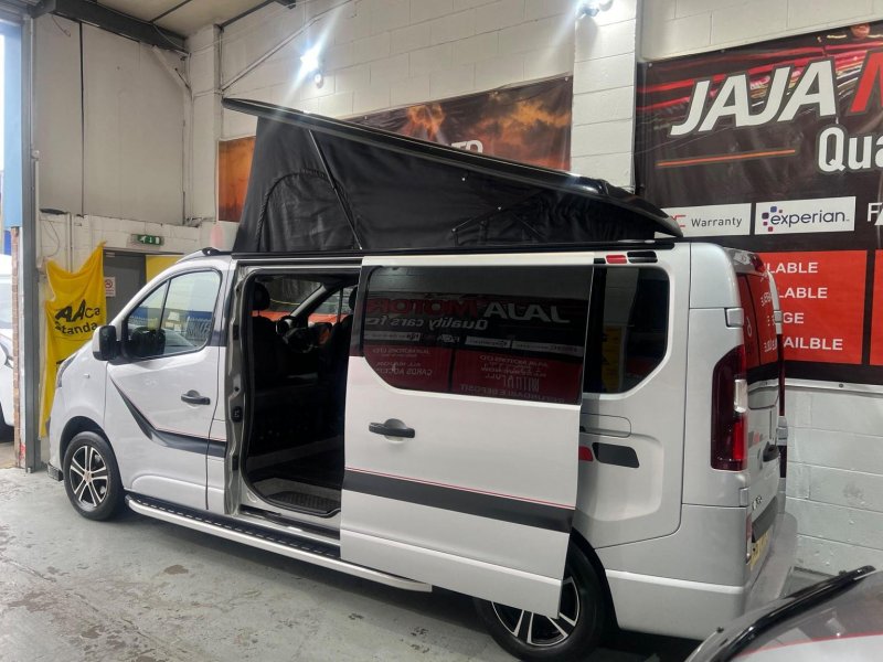 VAUXHALL VIVARO