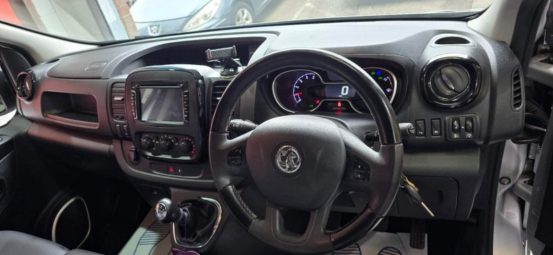 VAUXHALL VIVARO