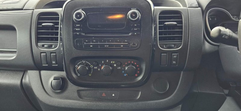 VAUXHALL VIVARO