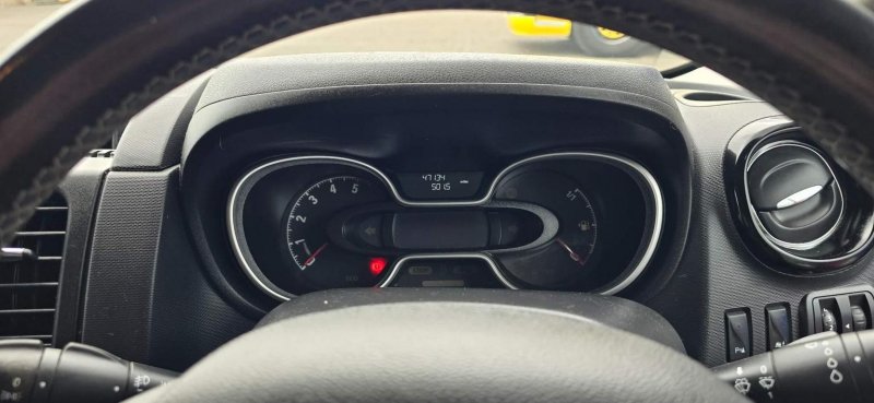 VAUXHALL VIVARO