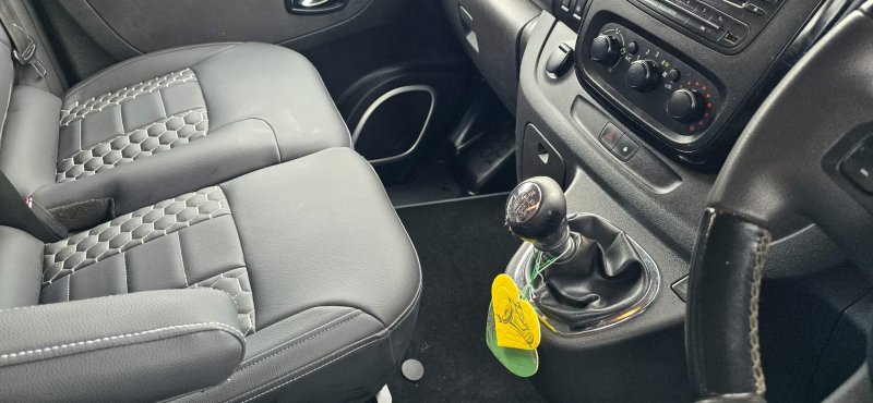 VAUXHALL VIVARO