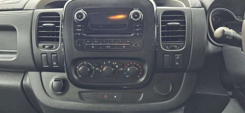 VAUXHALL VIVARO
