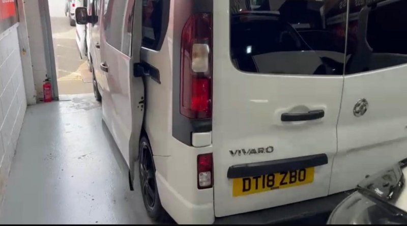 VAUXHALL VIVARO