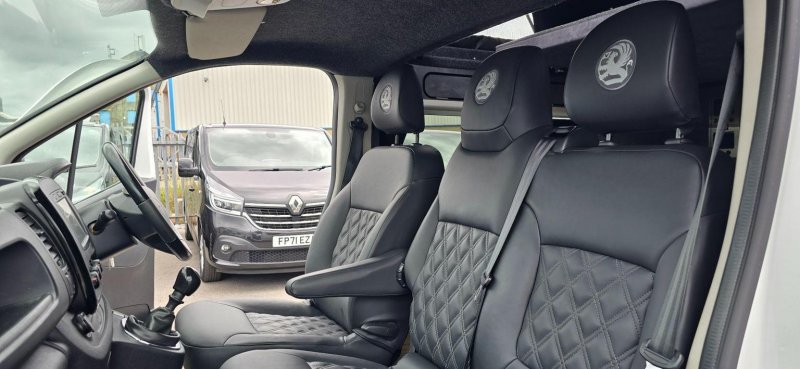 VAUXHALL VIVARO