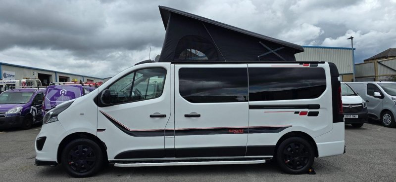 VAUXHALL VIVARO