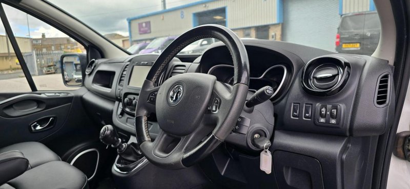 VAUXHALL VIVARO