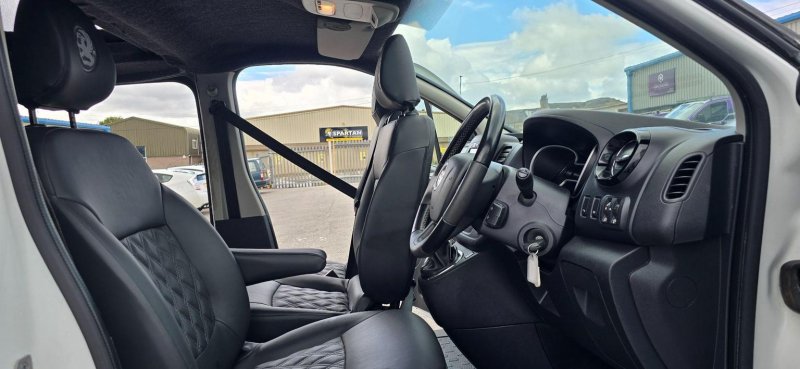 VAUXHALL VIVARO